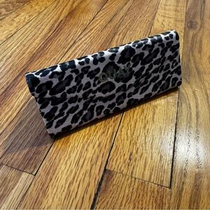 Quay Australia Leopard Collapsible Glasses Case